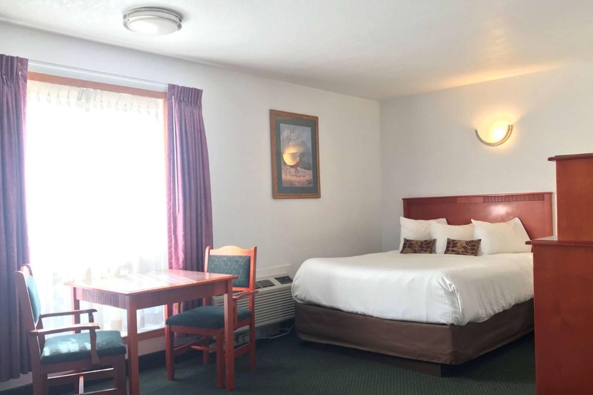 White Wolf Inn Hinton Εξωτερικό φωτογραφία