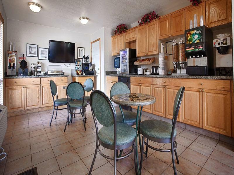 White Wolf Inn Hinton Εξωτερικό φωτογραφία